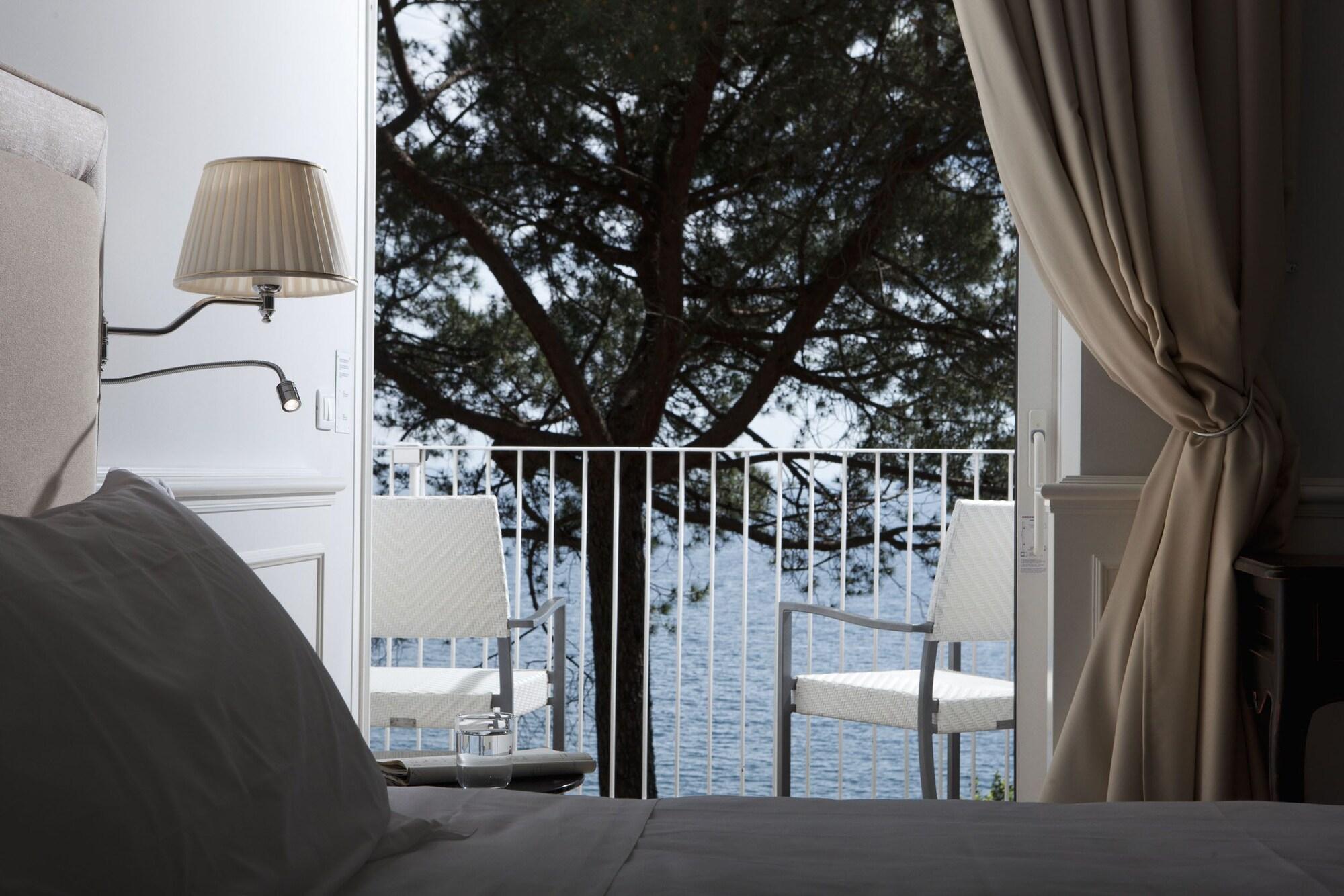 Hotel Riviera & Maximilian'S ตรีเอสเต ภายนอก รูปภาพ
